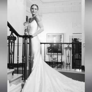 ONE OF TESS GLOVES NAOMI BIDEN WEDDING GLOVES ONE SIZE MADE TO ORDER